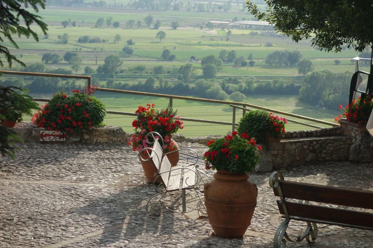 Relais Borgo Lizori Country House Campello sul Clitunno Exteriér fotografie
